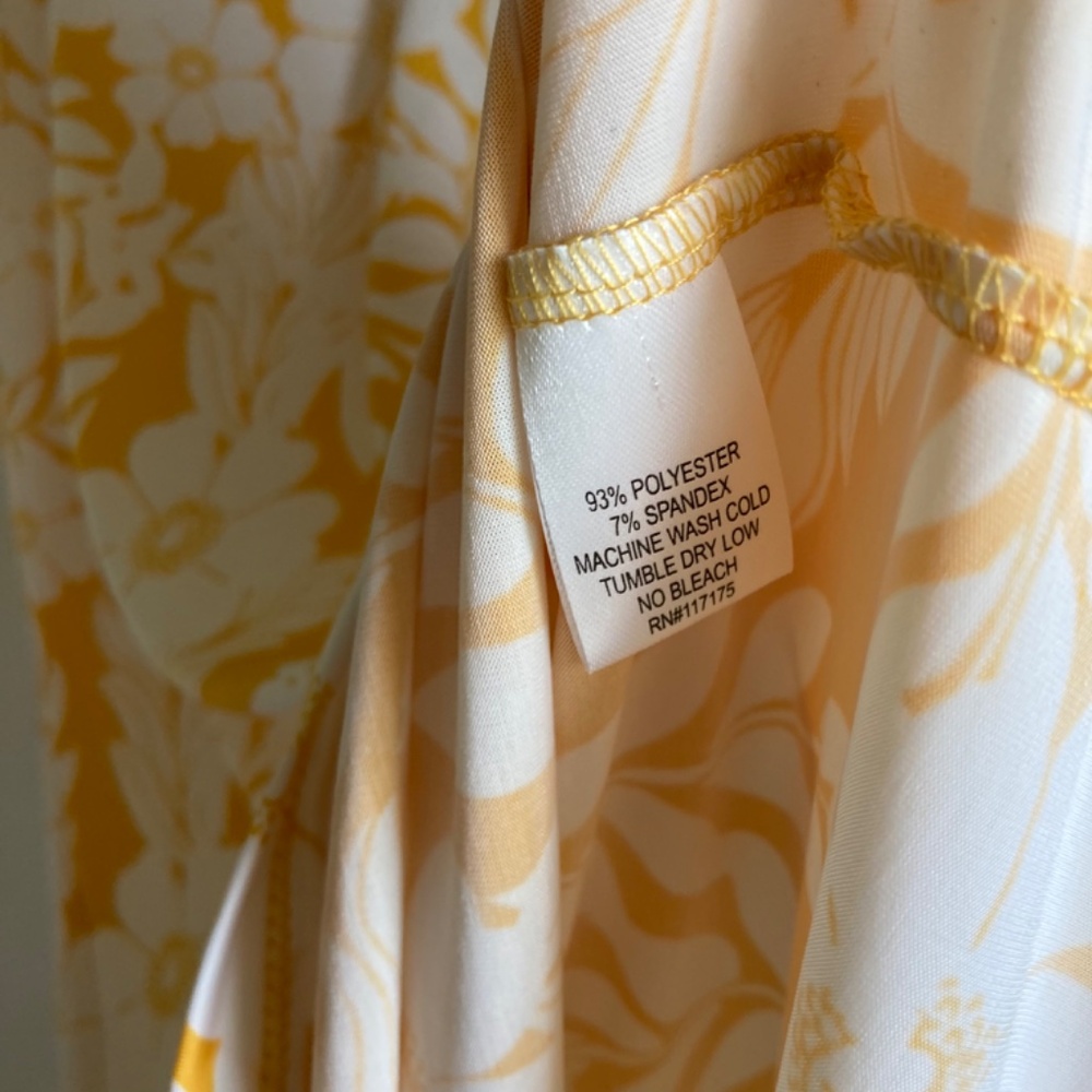 Beach break Women’s floral dress - Picture 3 of 7